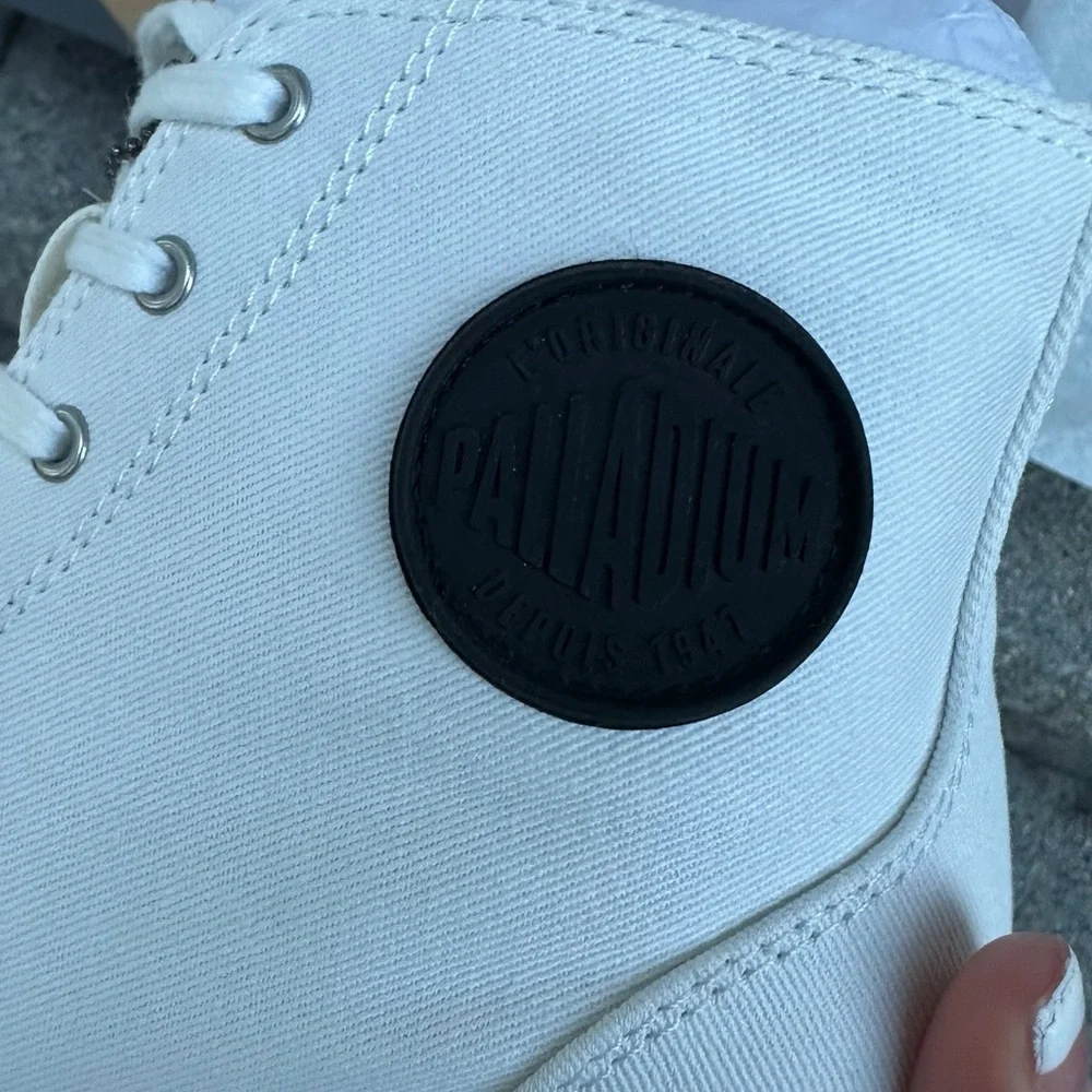 New in Box Palladium Women's White Pallabase Twill Size 7.5 Combat Boots - Picture 14 of 14